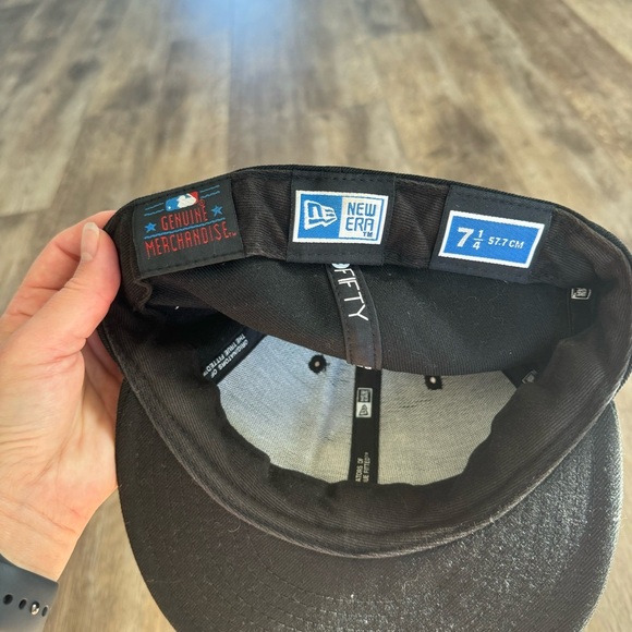 Boston Redsox Black Flat-Rimmed Baseball Hat - 57.7cm 7.25 MLB Merchandice - Picture 4 of 4